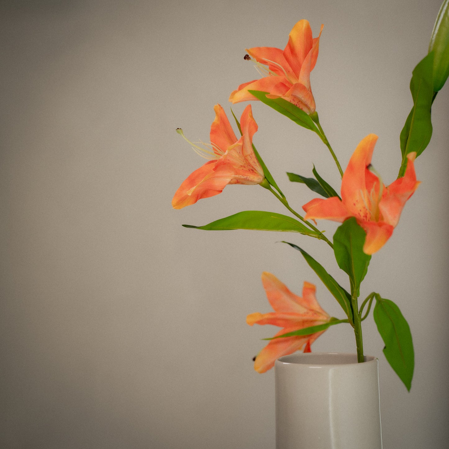Grande tige de lys artificiel à 4 fleurs