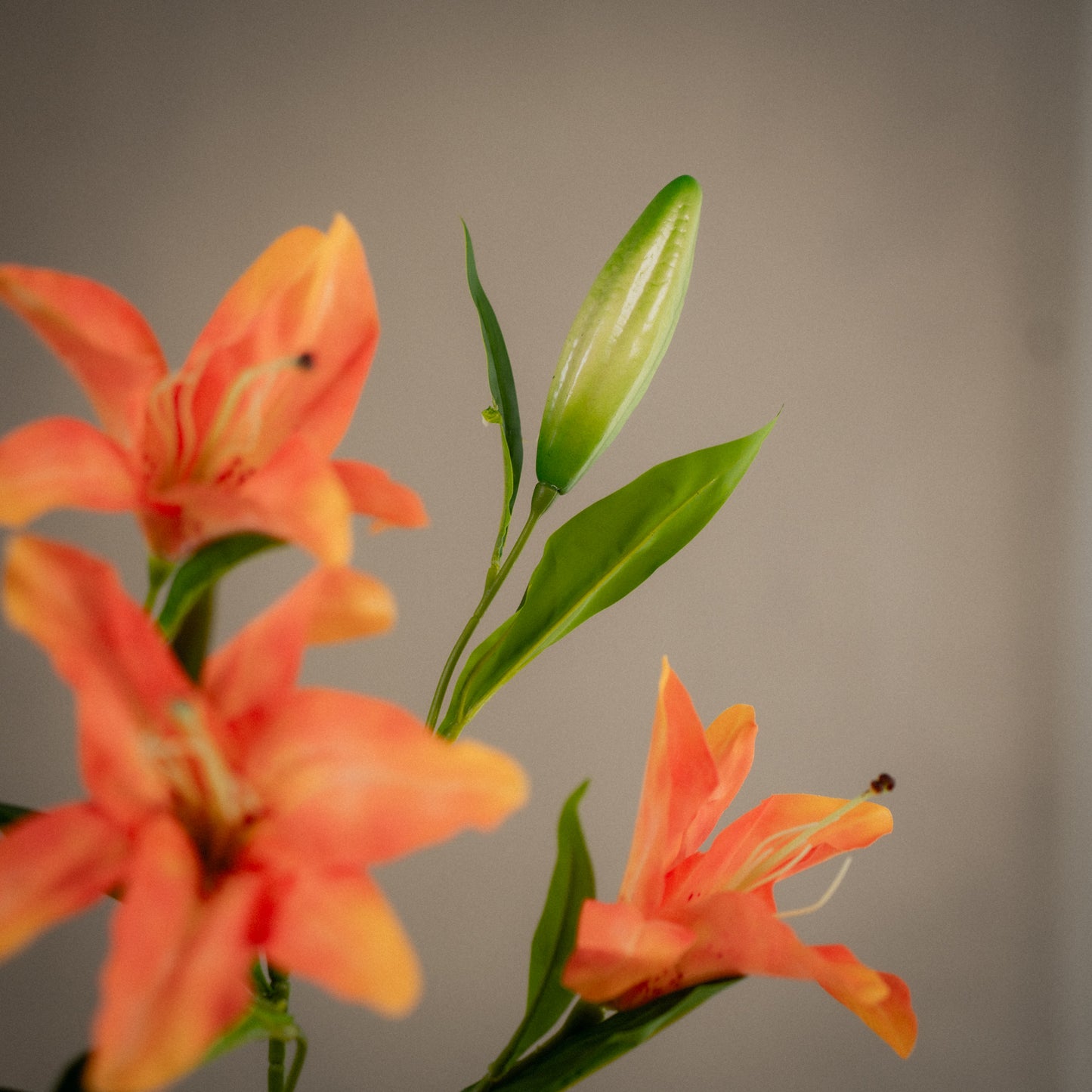 Grande tige de lys artificiel à 4 fleurs