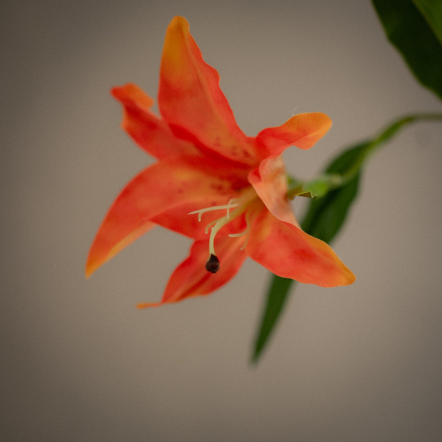Grande tige de lys artificiel à 4 fleurs