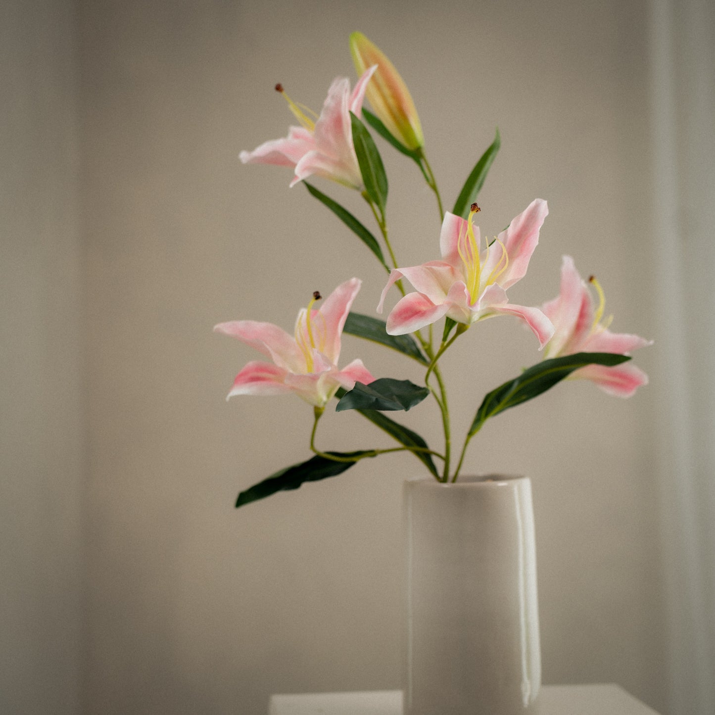 Grande tige de lys artificiel à 4 fleurs