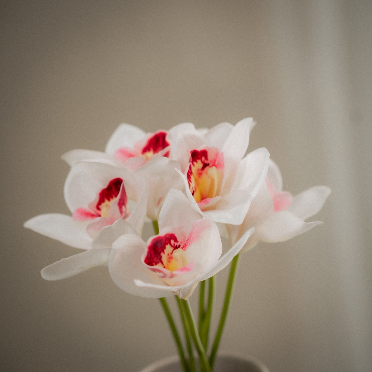 Petit bouquet d’orchidées artificielles - 6 fleurs